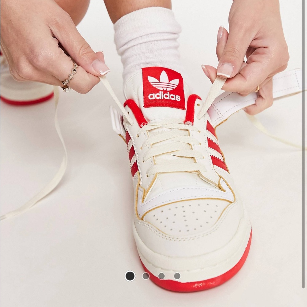 adidas Originals Forum 84 low sneakers in white and red